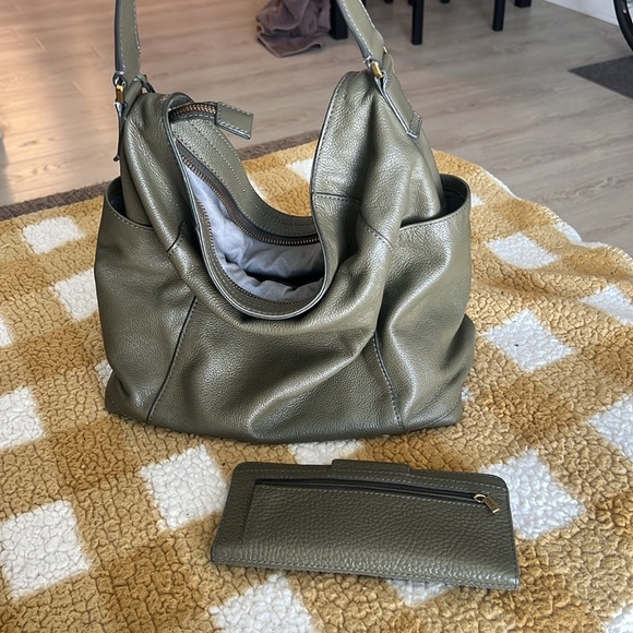 Fossil purse with matching wallet - Picture 2 of 3